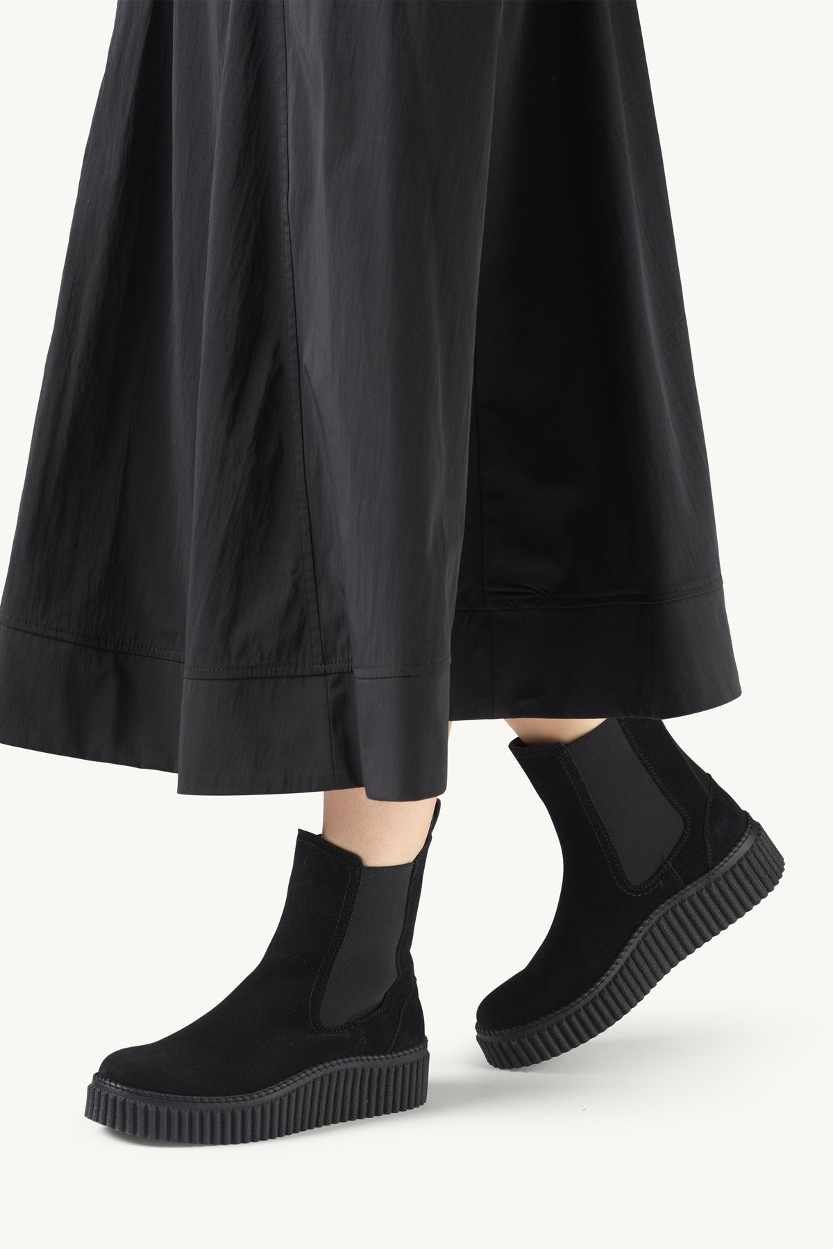 CALIRA06 BLACK BLACK