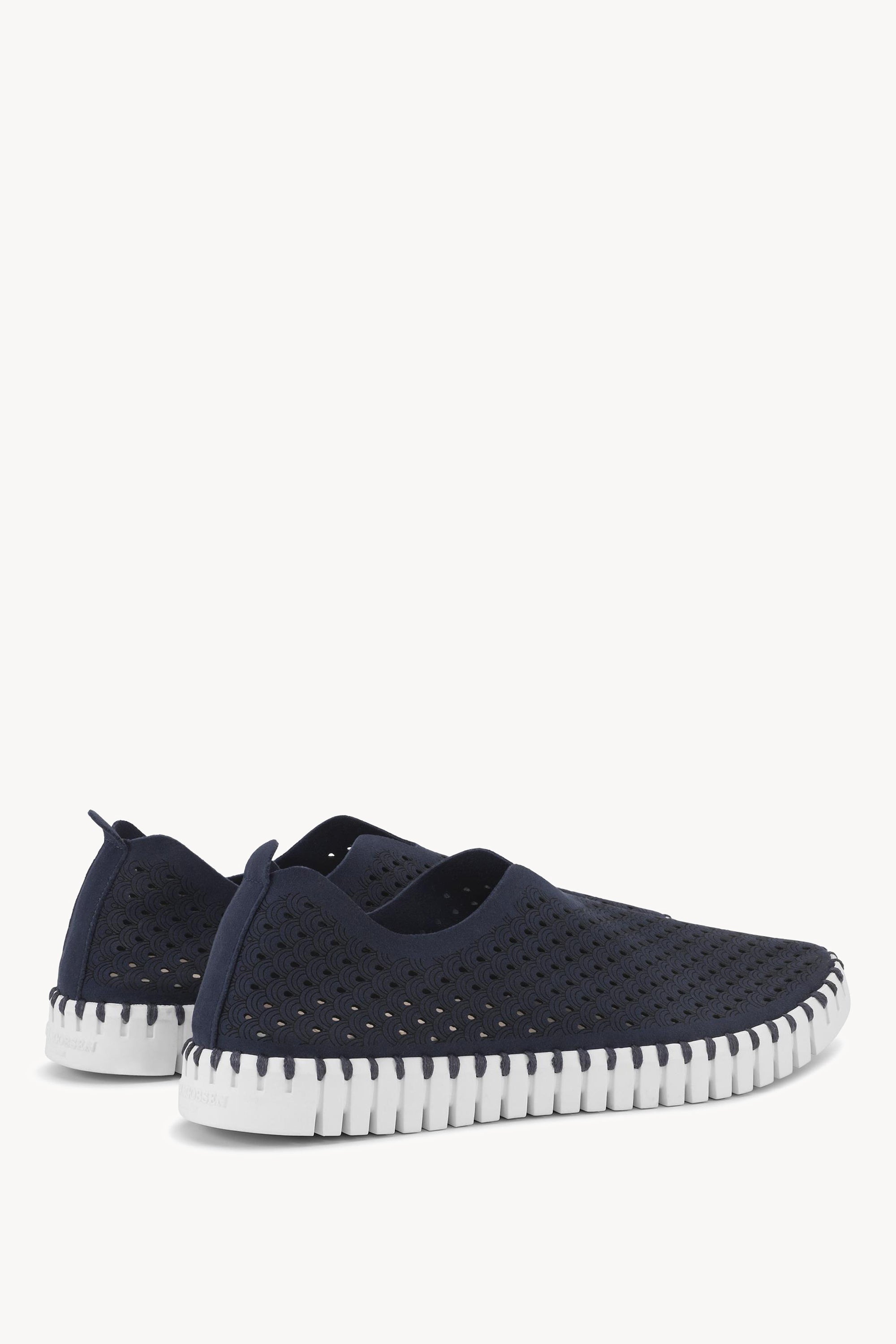 TULIP139 DARK INDIGO
