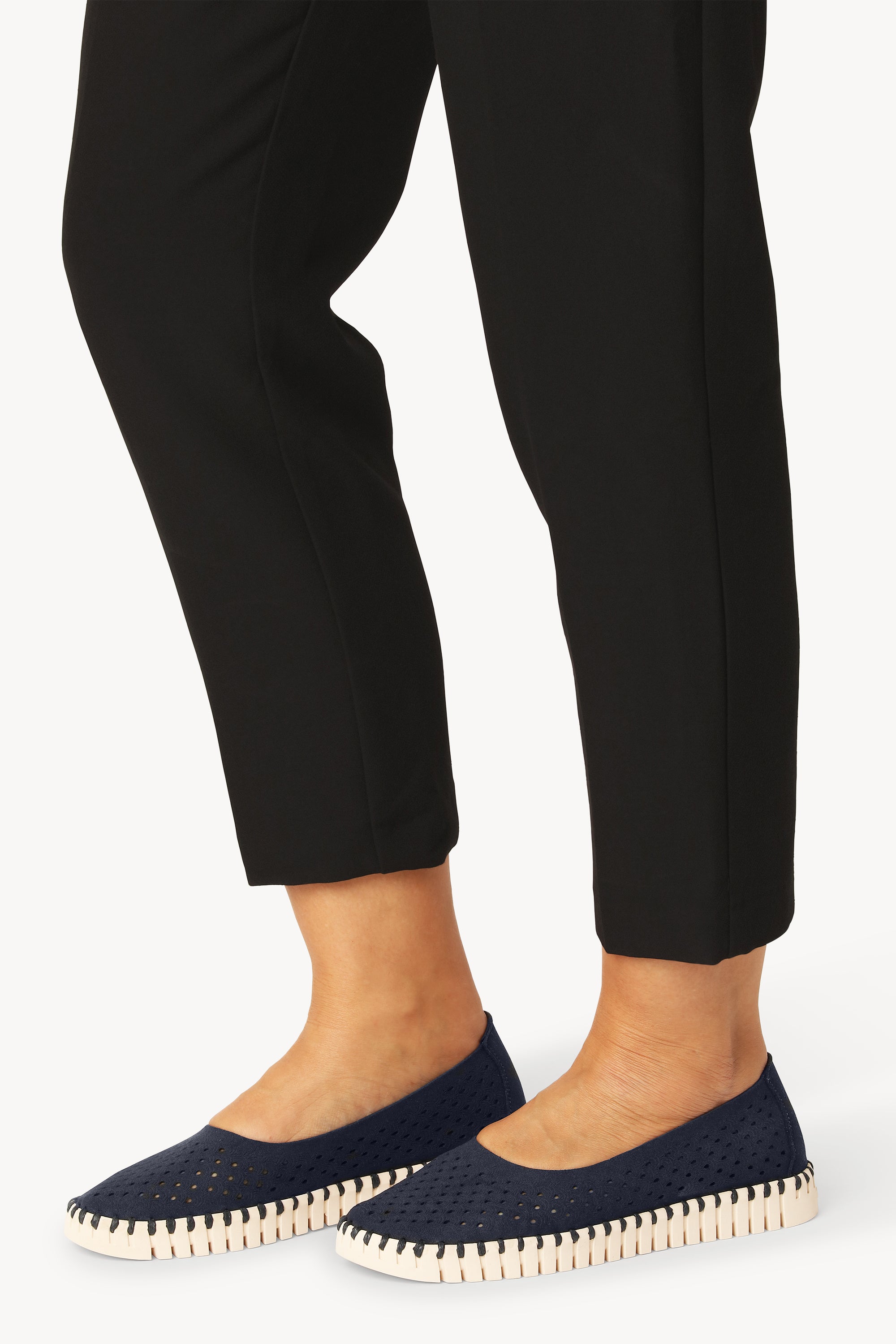 TULIP3579 DARK INDIGO PEARLED IVORY