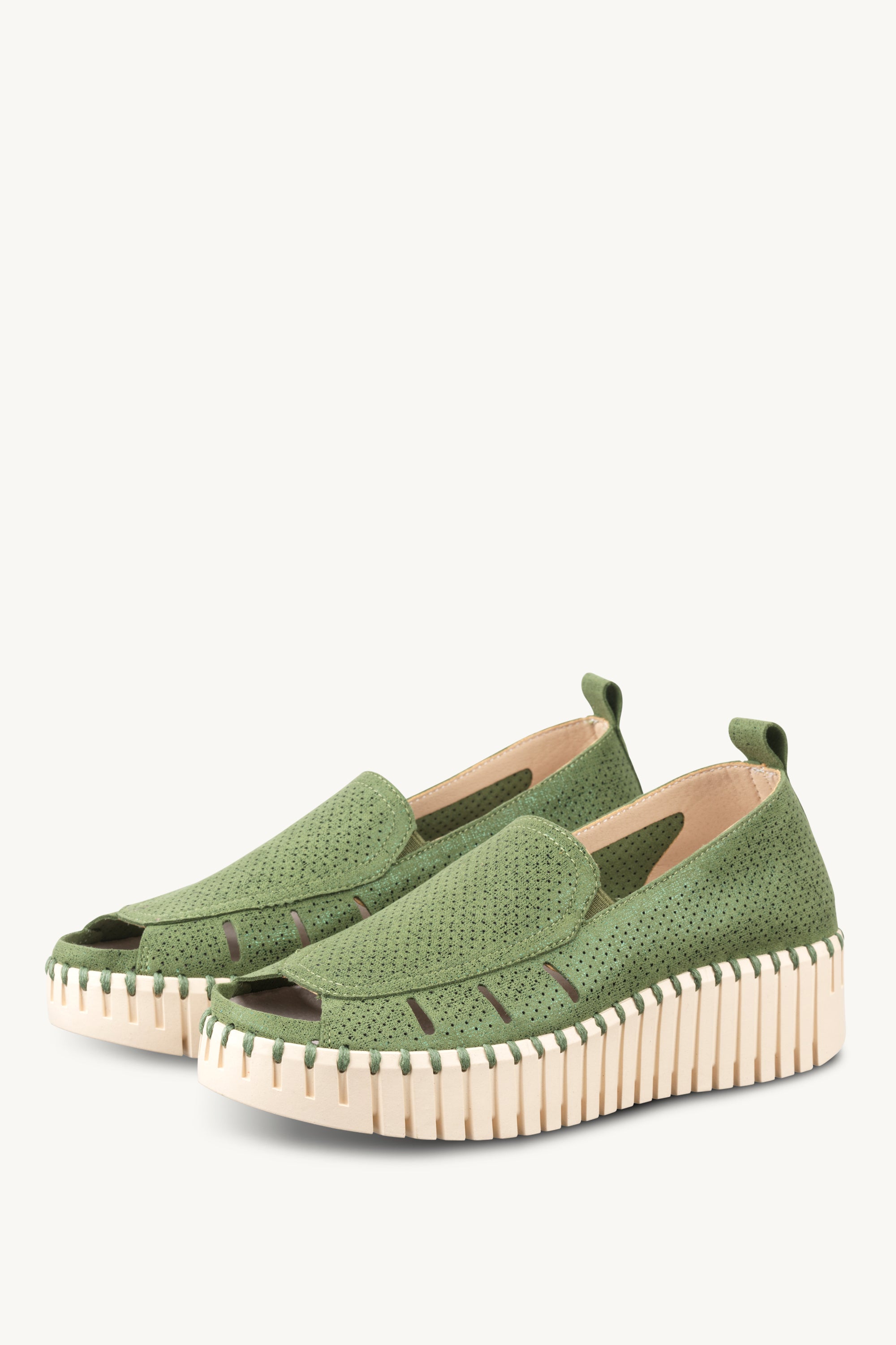 TULIP9379 ARTICHOKE GREEN PEARLED IVORY
